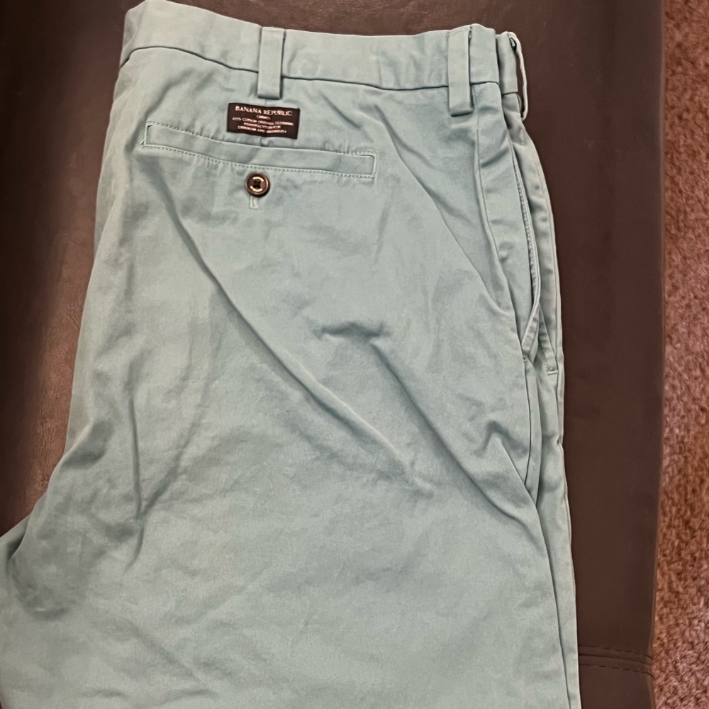 Banana Republic Men’s Emerson Chino, Size 38/32, Sea Green Color.